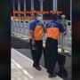 Kisah Petugas Porter Stasiun, Tanpa Gaji Hanya Bergantung Pada Upah Lepas