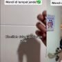 Aksi Pria Nekat Mandi di Kamar Tetangga Cantik, Warganet Curiga Settingan