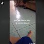 Kesal Ada Tamu Masuk Rumah Tanpa Lepas Sandal, Curhat Wanita Ini Viral