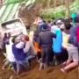 Viral Warga Gotong-Royong Tarik Truk Masuk Jurang, Netizen: Ini Indonesiaku