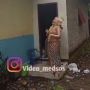 Viral Aksi Pengantin Wanita Lempar Daleman ke Atap, Publik: Tolak Hujan