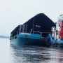 Sedih, Sejumlah Tongkang Bermuatan Batu Bara Terperangkap Tak Bisa Berlayar