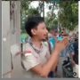 Warga Purbalingga Gotong Royong Bantu Truk yang Amblas, Sopir Terharu