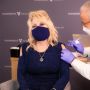 Anti-ribet, Ini Saran Busana Vaksinasi Covid-19 ala Dolly Parton