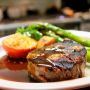 Cara Seru Menikmati Menu Steak di Restoran Bersama Keluarga