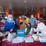 Vaksinasi Massal Pedagang Pasar Raya Padang, Sehari Disuntik 2.500 Orang