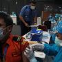 Petugas Bandara Soetta Disuntik Vaksin Covid-19