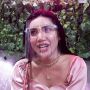 Millen Cyrus Pakai Bikini Sambil Tutupi Dada: Buka Aja, Nggak Dosa!