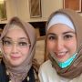 Ziarah ke Makam Rina Gunawan, Deswita Maharani : Bahagia Ya Teh di Surga