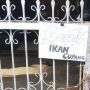 Sekilas Menggiurkan, Pas Dicermati Tulisan di Pagar Ini Bikin Naik Tensi