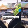 Mobil Pribadi Diparkir Depan Rumah Orang Lain, Ditegur Malah Lebih Galak