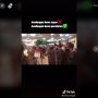 Teman Nikah, Gerombolan Pemuda Ini Angkut Perabotan Saat Kondangan
