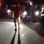 So Sweet! Video Pembalap Liar Dipeluk Polisi Sesaat Sebelum Tancap Gas