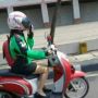 Viral Foto Driver Ojol Pakai Rok Mini, Warganet Auto Gerilya Cari Akunnya