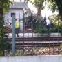 Diduga Hendak Nyeberang, Kakek Tewas Tersangkut di Pagar Stasiun Lenteng