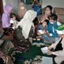 Cerita Putri Aisyah, Anak Seorang Loper Koran Penderita Tumor Mata