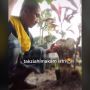 Suami Ziarah Makam Istri dengan Cara Tak Biasa, Publik: Lucu Tapi Menyentuh