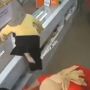 Viral Pria Tanpa Celana Masuk Toko, Karyawati Panik Lari Lompati Etalase