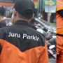Viral! Pamer Gepokan Uang, Tukang Parkir Ini Bikin Publik Tercengang: Melebihi UMR Bos
