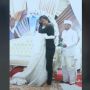 Seorang Pria Nangis Sesenggukan Peluk Pengantin Wanita, Ternyata Gegara Ini