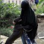 Pengakuan Wanita Bercadar Rawat 70 Anjing: Biar Najisnya Nggak Berceceran