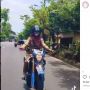 Lihat Gaya Wanita Ini di Jalanan, Warganet Berebut Kepengin Dibonceng