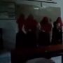 Sekumpulan Siswa Heboh Joget Bareng di Kelas, Endingnya Bikin Syok