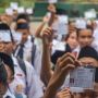 Potret Siswa SMP Tahun 1980-an Bikin Salfok: Gayanya Mentok Abis
