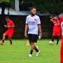 Tragis! Syamsuddin Batola, Pelatih Persewangi, Tewas dalam Kecelakaan di Probolinggo