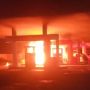 Sopir Keluar, Angkot Jalan Sendiri Sebabkan SPBU di Malang Terbakar Hebat