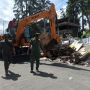 Sebut Penyebab Kemacetan, Puluhan Lapak PKL di Puncak Bogor Dibongkar