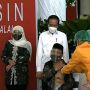 Jokowi Pastikan Vaksin AstraZeneca Halal dan Dapat Digunakan