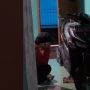 Kakak Belikan Motor untuk Adiknya yang Sering Dibully, Videonya Bikin Mewek