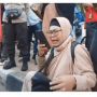 Viral Aksi Emak-emak Saat Sidang Habib Rizieq, Ngaku Saudara Kombes Polisi