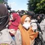 Dilarang Masuk ke Sidang, 2 Wanita Pendukung Rizieq Mencak-mencak ke Polisi