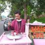 Necis! Penjual Bakso di Kota Semarang Kenakan Jas Lengkap dengan Dasi