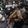 Kuasa Hukum Rizieq Ogah Komentari Bentrok Simpatisan dengan Polisi