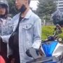Marah ke Driver Ojol Gegara Cipratan Air Hujan, Pemuda Ini Dihujat Warganet