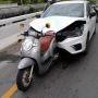 Potret Tabrakan Mobil vs Honda Scoopy, Kondisi Motornya Bikin Salah Fokus