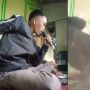 Tragis! Pria Tersambar Petir saat Asyik Karaoke di Rumah, Publik: Teguran