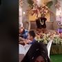 Sedih, Pengantin Pria Menangis Tak Didampingi Mempelai Wanita di Pelaminan