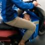 Terenyuh! Viral Kurir Naik Motor Bawa Bayi, Hujan Panas Dilalui Bersama