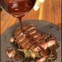 Masak Steak Bumbu Cokelat, Pria Ini Terkejut dengan Hasil Akhirnya