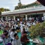 Gubernur Banten Wahidin Halim Sholatkan Jenazah Abuya Uci Thurtusi
