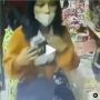 Viral Cewek Cantik Terciduk Maling HP Tak Sadar Terekam CCTV
