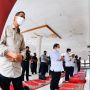 Jokowi Salat Jumat di Lokasi Bencana Banjir Bandang Lembata NTT