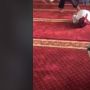 Bocah Sujud Lama Ternyata Ketiduran, Kaget saat Terbangun Dilihat Jemaah