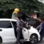 Viral Wanita Duduk Di Atap Mobil Usai Kecelakaan, Warganet Komentar Kocak