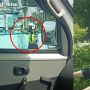 Ngumpet di Balik Mobil, Reaksi Tegang Pemotor saat Ada Polisi Bikin Ngakak