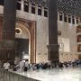 Malam Pertama Salat Tarawih di Masjid Istiqlal